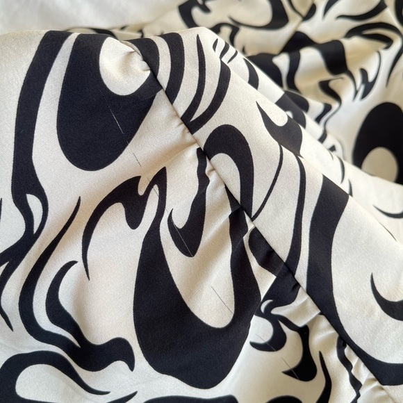 Cupshe Black & Cream Abstract Swirl Ruching Halter Maxi Dress Sz S Tiered Boho - Picture 16 of 16
